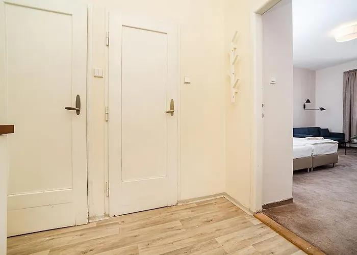 Modern With Balcony + Tv شقة
